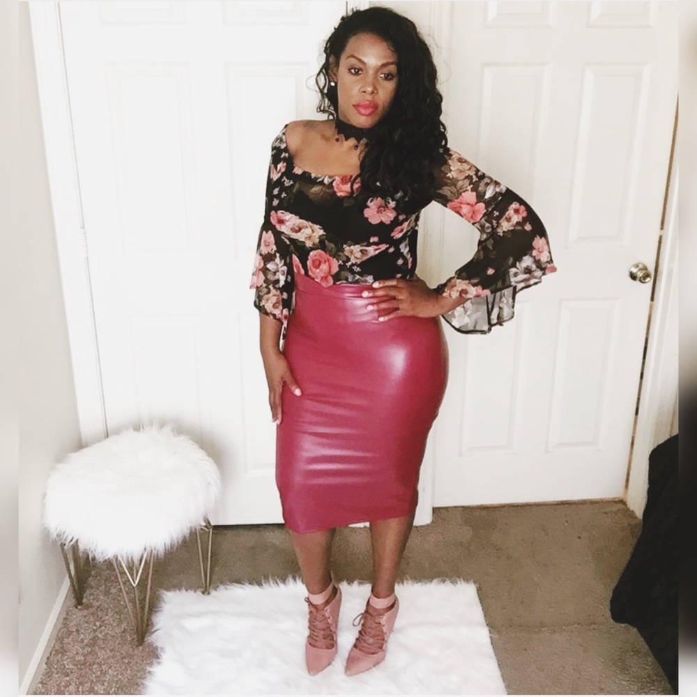 MEET YOUR POSHER💖 YOUTUBER >Towanda the Stylist - Picture 5 of 13